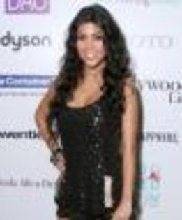 holding-kourt_87x105 - WwW-surorile Kardashian-WwW