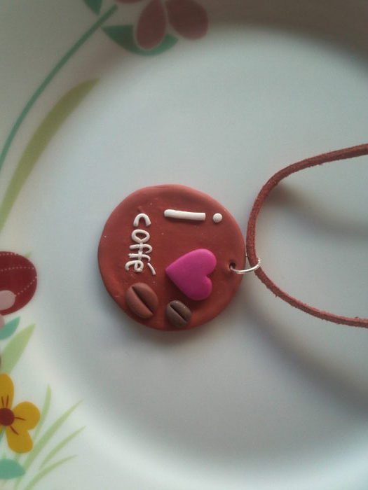 nr,61 pandantiv cofee pret 14 lei; pandantiv fimo
