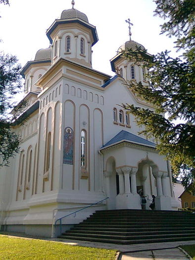 Biserica Sf Pavel si Petru - Prin Cernauti - Ukraina aug 2010
