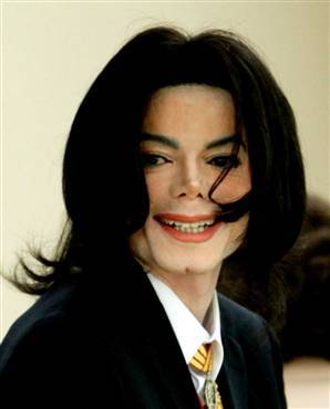 2 poze cu Michael Jackson
