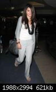 75979-selena-gomez200-122-481lo