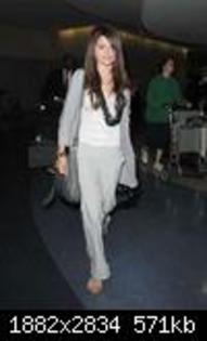 75986-selena-gomez201-122-31lo