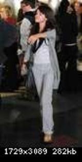 75989-selena-gomez203-122-377lo
