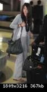76007-selena-gomez205-122-132lo