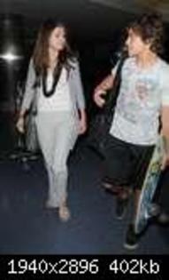 76025-selena-gomez207-122-20lo