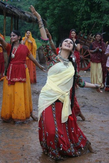 Divyanka Tripathi (25)