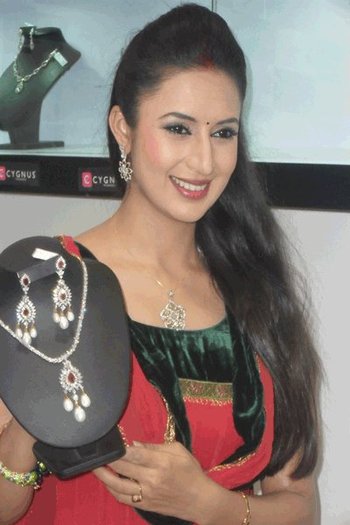 Divyanka - Divyanka Tripathi-poze noi