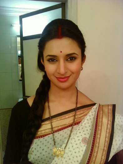 divya poza super - Divyanka Tripathi-poze noi