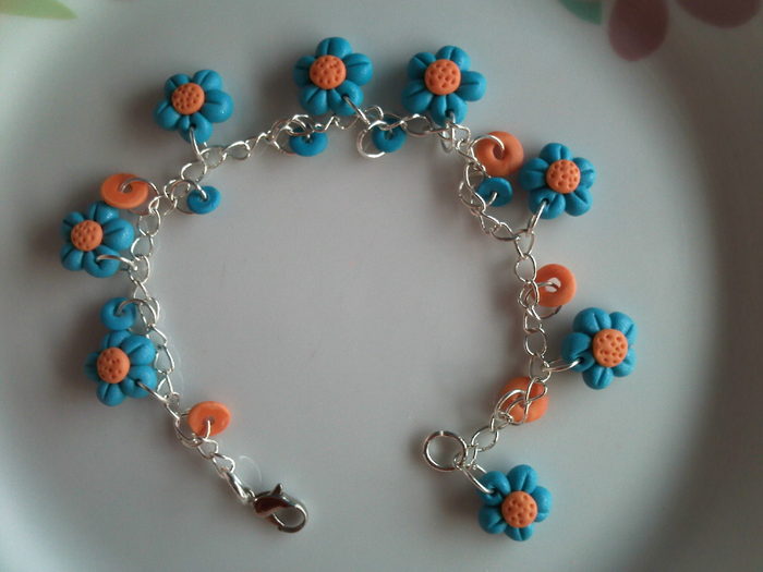 NR,76 BRATARA FLORICELE FIMO PRET 20 LEI; BRATARA FIMO FLORICELE ALBASTRE SI PORTOCALIU
