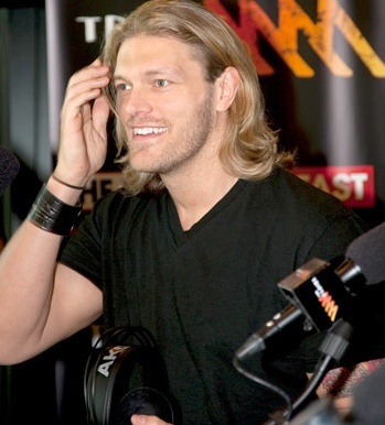 Vino Chris,ma plictisesc asa ca haide sus :D