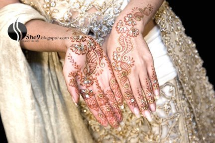 Latest and Beautiful Mehndi Designs (19) - Femeile si casatoria in INDIA