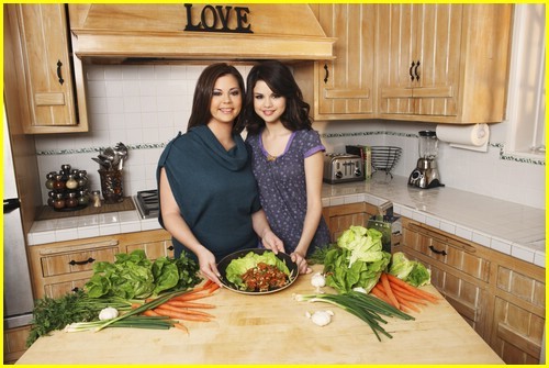 selena-gomez-mom-happiness-03