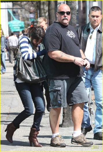 selena-gomez-taylor-lautner-couple-01