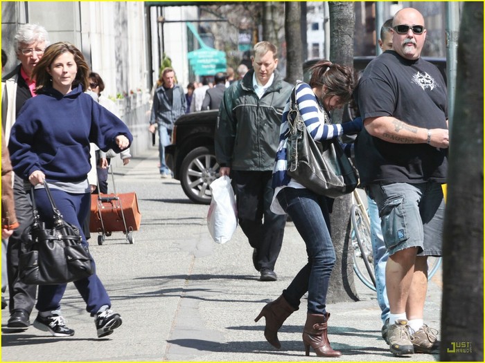 selena-gomez-taylor-lautner-couple-04