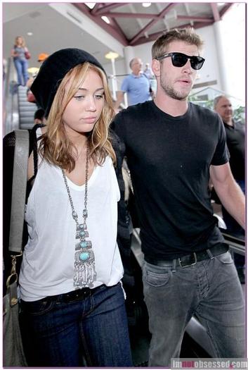 miley_cyrus_lax_17_wenn5501569