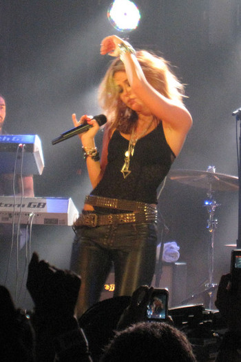 Miley+Cyrus+debuts+new+album+Can+t+Tamed+House+S0EG_iU_oWMl