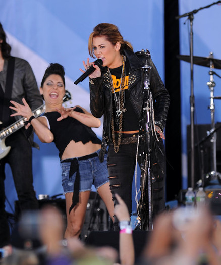 Miley+Cyrus+Performs+ABC+Good+Morning+America+_SDQ6m0h38Ql