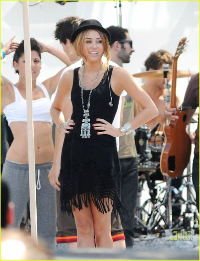 Miley-Cyrus-MuchMusic-Video-Vixen-miley-cyrus-13578292-937-1222