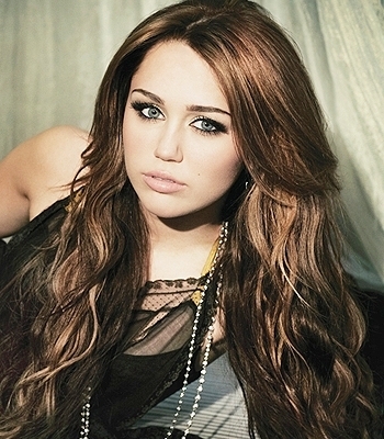 Miley-Cyrus-Pretty-miley-cyrus-12298405-350-400
