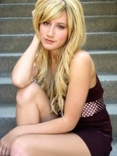 20491634_VOGXSPJYO - Poze Ashley Tisdale