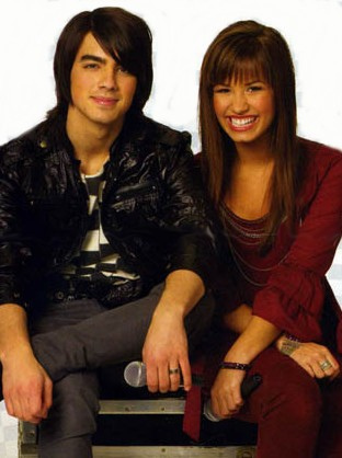 Shane-Gray-and-Mitchie-Torres-camp-rock-1660357-312-418[1] - Camp Rock 1 Photos