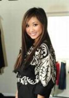 20500318_PFMOZRSZQ - Poze Brenda Song