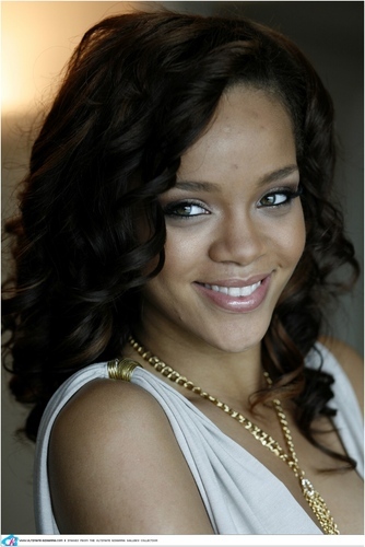 resize (3) - Poze Rihanna