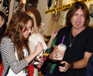 245886 - Miley and Hannah