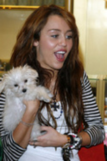 245893 - Miley and Hannah