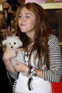 245894 - Miley and Hannah