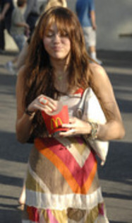 287457 - Miley and Hannah