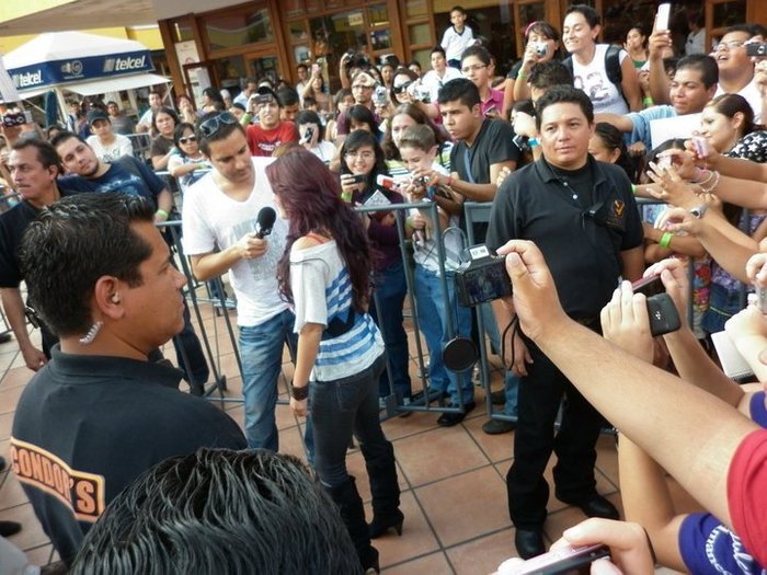 7 - xXxDulce Firma Autografos En GuadalajaraxXx