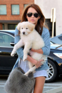 309843 - Miley and Hannah