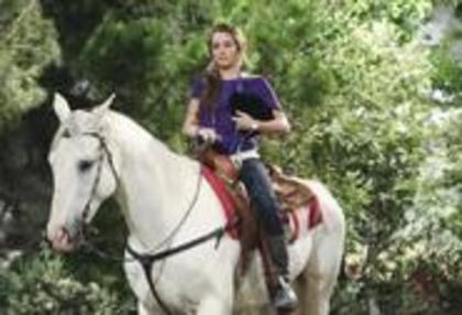 313675 - Miley and Hannah