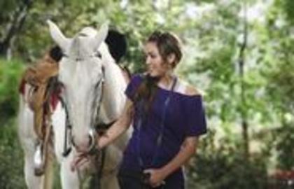 313676 - Miley and Hannah