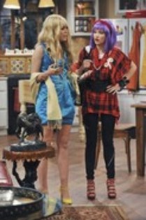 326870 - Miley and Hannah