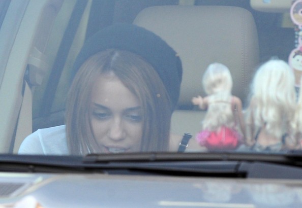 Miley-Cyrus-Liam-Hemsworth-Date-2