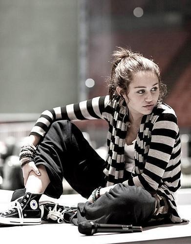 JTFLSBGBHFNCTMTPWGZ - club miley-toate pozele mele cu miley si cu hannah