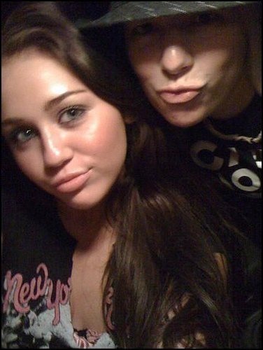 14999672_RWNQHAMLJ - club miley-toate pozele mele cu miley si cu hannah