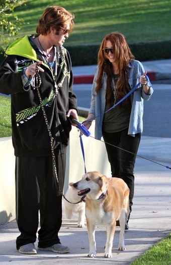 19742193_ZYSNNHSZT - club miley-toate pozele mele cu miley si cu hannah