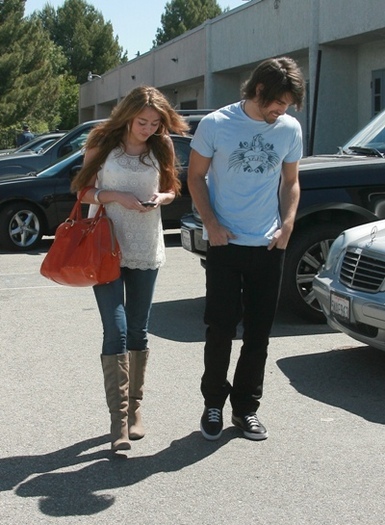 FZZNTRUHDECJVYTTWVC - club miley-toate pozele mele cu miley si cu hannah