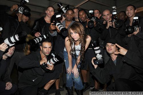 MVJIDTTHNRZSFUFZTPP - club miley-toate pozele mele cu miley si cu hannah