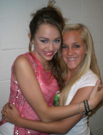 OZOPQSOGTHEMAAUFFCS - club miley-toate pozele mele cu miley si cu hannah