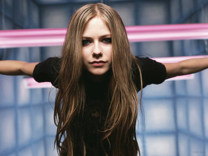 Avril Lavigne (71)