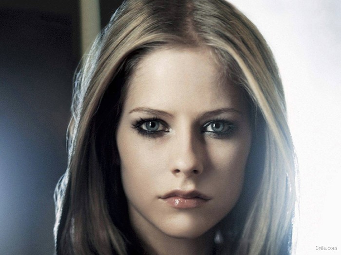 Avril Lavigne (76)