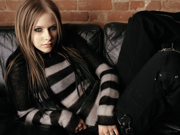 Avril Lavigne (82)