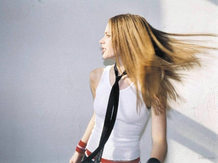 Avril Lavigne (98)