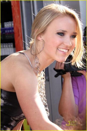 Emily_Osment_1262640020_3 - Poze Emily Osment