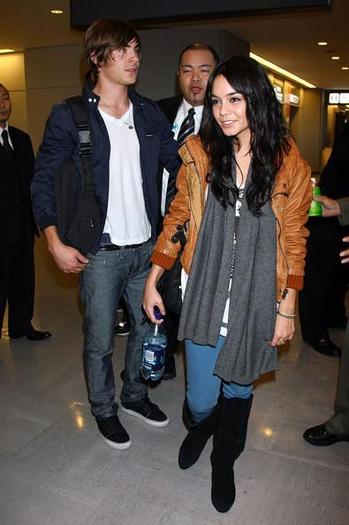 Vanessa_Hudgens_1248207127_1 - vanessa and zac