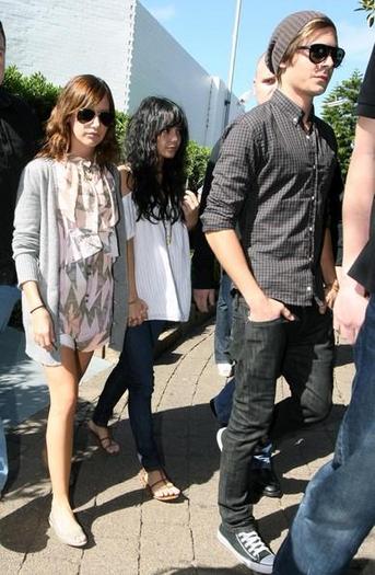 Vanessa_Hudgens_1248207202_1 - vanessa and zac